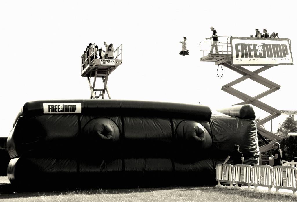 FreeJump - Un gros saut dans un Big Airbag !