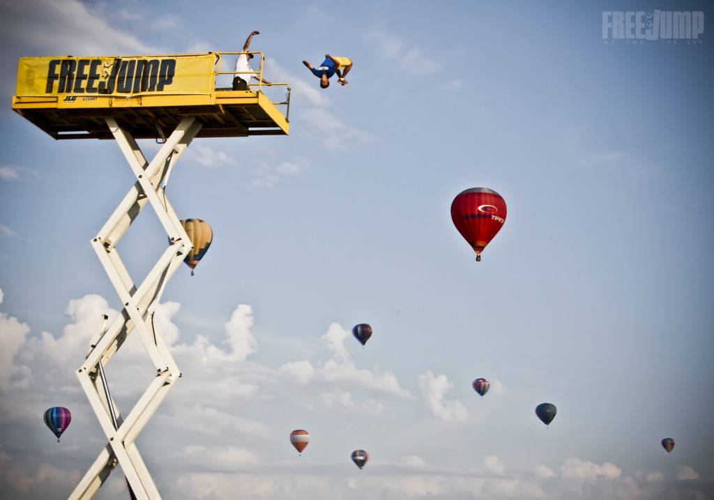 FreeJump - saut dans matelas - Mondial Air Ballon
